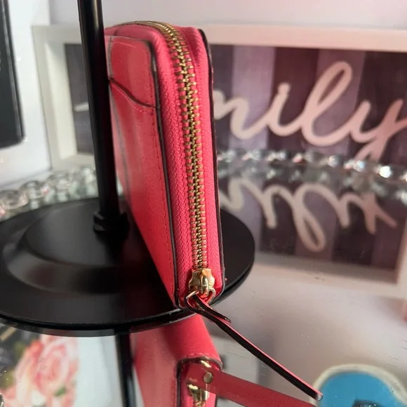 Kate Spade Coral Zip-Around large Wallet like new - Picture 8 of 12